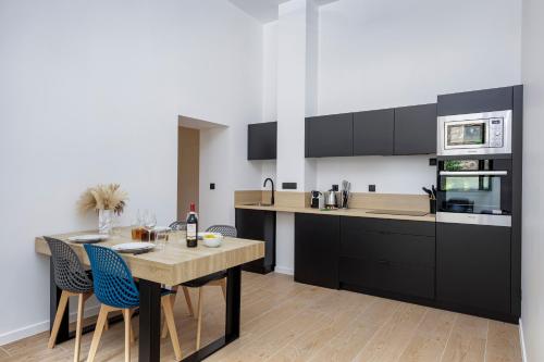 Photo de la galerie de l'établissement Suite privée dans Château & Domaine, 15min de Lyon, à Vourles