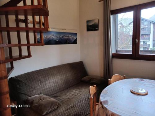 Zdjęcie z galerii obiektu Résidence Glieres - Appartement 2 pièces 5 personnes à Bourg Saint Maurice dans une résidence avec piscine et proche du funiculaire MAE-1760 w mieście Bourg-Saint-Maurice