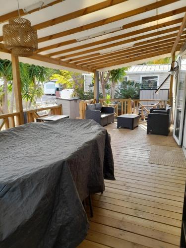 Photo de la galerie de l'établissement Camping del Mar 15, Mobile Home Excellence 6 personnes, 3 chambres, 40 m2, à Argelès-sur-Mer