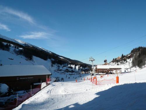 Photo de la galerie de l'établissement Résidence Eperviere - Très bel appartement 4 pièces 6/7 personnes à Méribel quartier de la Chaudanne aux pieds des pistes MAE-2011, à Les Allues