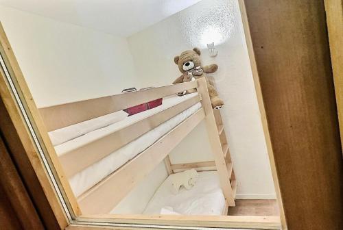 Kúpeľňa v ubytovaní Résidence Divaria - Studio cabine 4 personnes à Tignes au pied des pistes et proche des commerces dans le quartier du Lac. Situé en rez de jardin d' MAE-2114