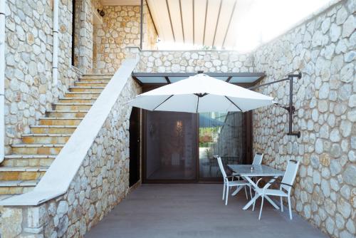 Foto dalla galleria di Christie's Luxury Suites a Sivota