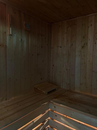 an empty wooden sauna with a bench in it at Lar&Den in Predeal