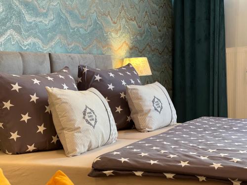 a bed with brown and white pillows on it at Alla Deluxe in Gotha