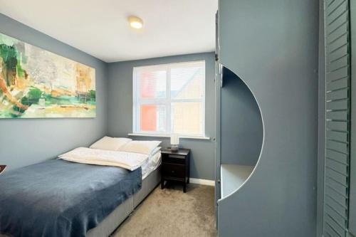 Postel nebo postele na pokoji v ubytování The Art House 8 Galway