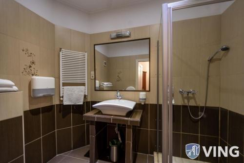 Afbeelding uit fotogalerij van Jókai Villa in Siófok