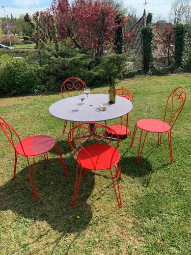 Ein Garten an der Unterkunft Brit Hotel Dak Hotel