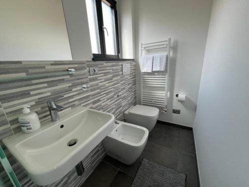 a bathroom with a sink and a toilet at Mini Condominio Privato in Loano