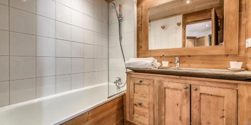 Kúpeľňa v ubytovaní Résidence MoutiÈres B - Rénové 4 étoiles, confortable MAE-7634