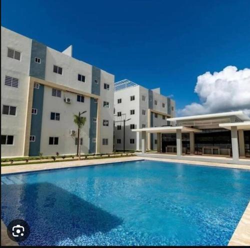 a large swimming pool in front of a building at Disfruta, te lo mereces in La Romana