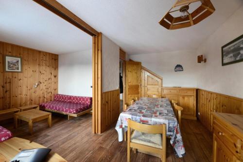 Photo de la galerie de l'établissement Résidence Les Avrieres Bas - Appartement spacieux avec vue sur le Mont-Blanc MAE-4454, à La Plagne Tarentaise