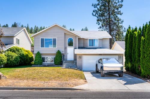 a house with a car parked in front of it at Spacious home, gameroom, 9mi GEG, 5mi downtown, 5mi to hospitals, close to all universities in Spokane Valley
