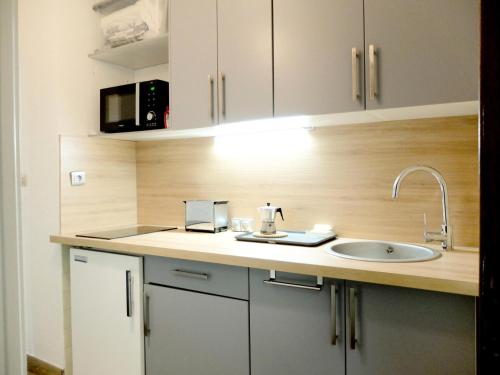 Kuchyňa alebo kuchynka v ubytovaní Résidence Grande Balme Ii - Studio 16-20m² à l'entrée de Tignes MAE-7704