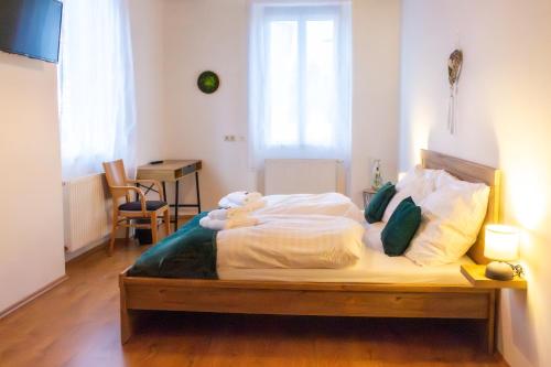 Postel nebo postele na pokoji v ubytování Roseggercafé