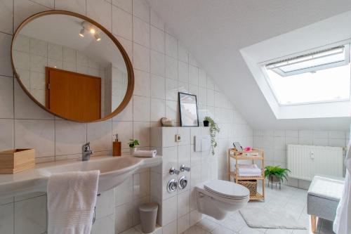 Ένα μπάνιο στο Apartment Sternenhimmel I Aufzug I Stellplatz I Modern