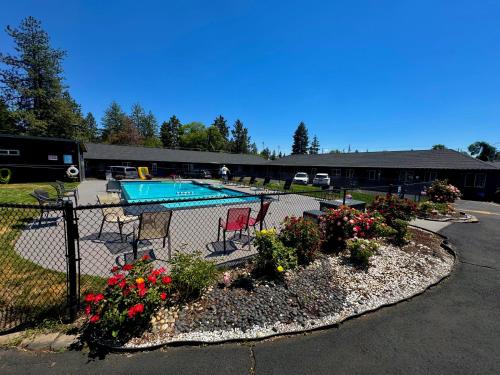 a yard with a swimming pool and some flowers at Cascade Lodge in Bend