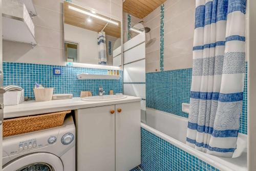 pralnia z pralką i suszarką w obiekcie Résidence Glaciers - 2 pièces 4/5 personnes - 39m² - Sud MAE-5334 w mieście Tignes