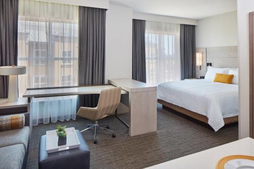Hotel Trio Healdsburgにあるベッド
