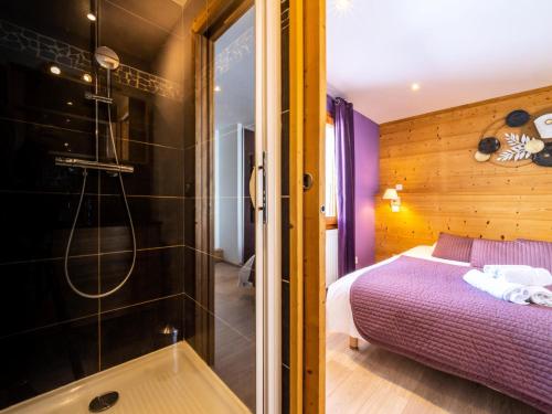 a bedroom with a bed and a shower and a tub at Chalet Millonex - Duplex rénové·skis aux pieds·WIFI·Cheminée MAE-4964 in Tignes