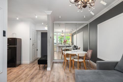 Urban Chic - City Center - Warsaw Stays - Solidarnosci 64