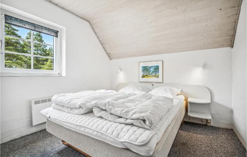 Katil atau katil-katil dalam bilik di 6 Bedroom Beautiful Home In Rømø