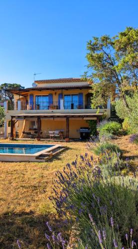 Villa avec piscine privée - vue sur vignoble, à 8 min de la plage