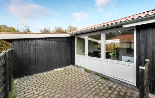 Το κτήριο όπου στεγάζεται  η παραθεριστική κατοικία