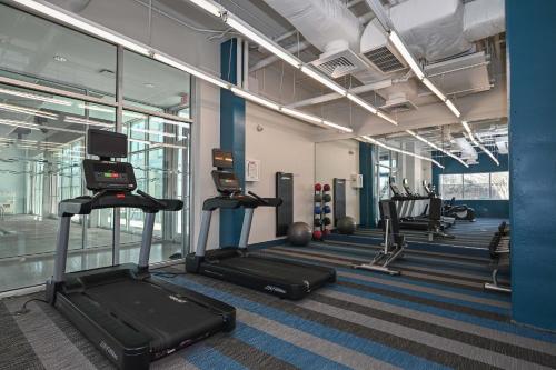 Фитнес-центр и/или тренажеры в Aloft Charleston Airport and Convention Center