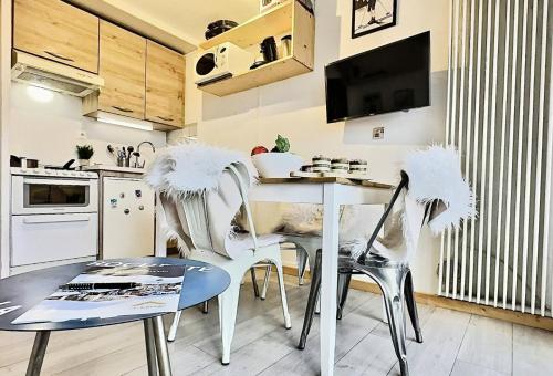 Photo de la galerie de l'établissement Résidence Home Club - Studio cabine très agréable, exposé plein Sud avec vue sur la Grande Motte MAE-2964, à Tignes