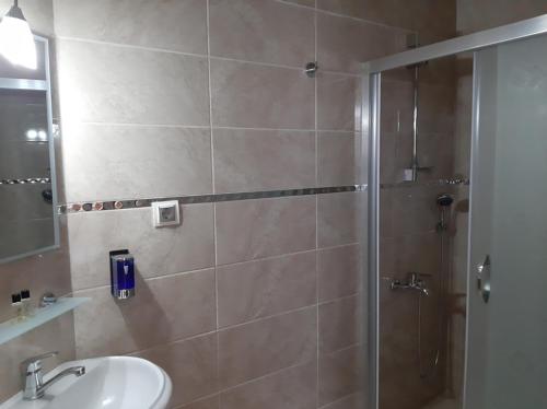 Ένα μπάνιο στο Everest Apart Hotel