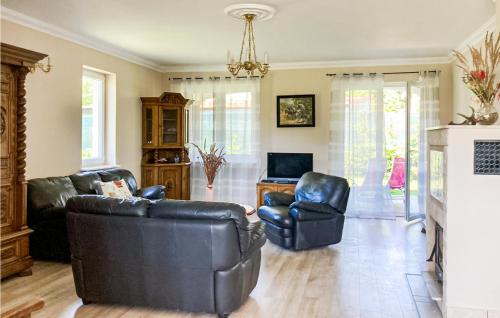 Χώρος καθιστικού στο 3 Bedroom Lovely Home In Grunwald