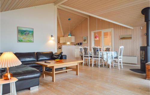 a living room with a couch and a table at Holiday Home Godthåbsvej Rømø Vi in Bolilmark