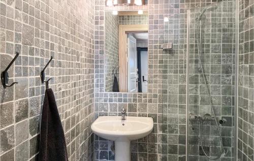Bilik mandi di Amazing Home In Rendalen With Wifi