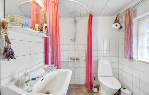 Ένα μπάνιο στο 3 Bedroom Stunning Home In Rømø