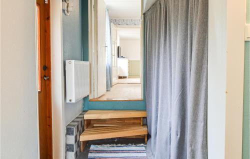 a hallway with a mirror and a room with a curtain at Awesome Home In Vrena With Wifi in Vrena