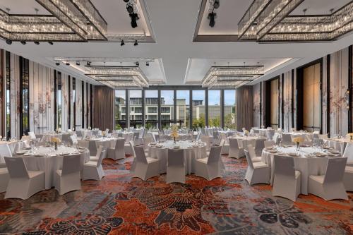 Restoran atau tempat lain untuk makan di Four Points by Sheraton Phuket Patong Beach Resort