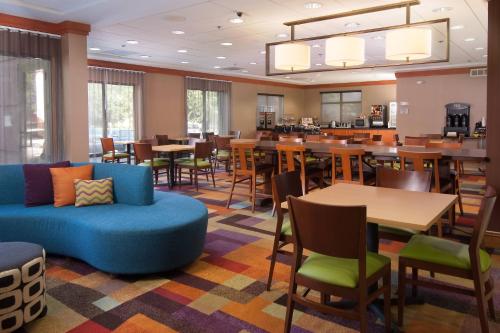 Fairfield Inn and Suites Atlanta Airport South/Sullivan Road Image