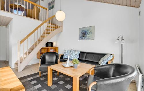 Ruang duduk di Awesome Home In Nørre Nebel