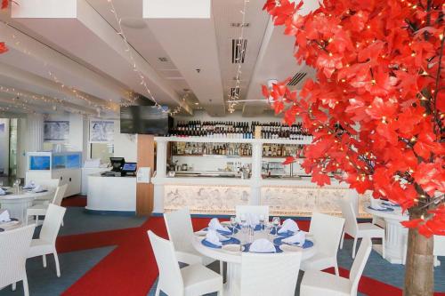 Un restaurant sau alt loc unde se poate mânca la Ocean Plaza Resort