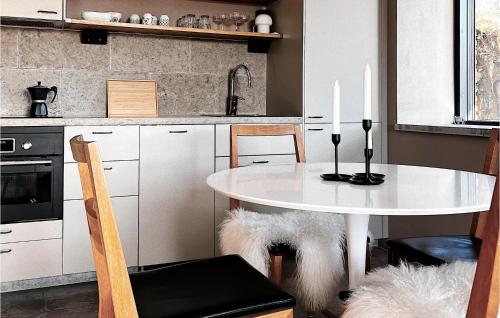 Dapur atau dapur kecil di Cozy Home In Vallda With Kitchen