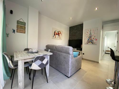 Playa La Barrosa, AlojamientosLola