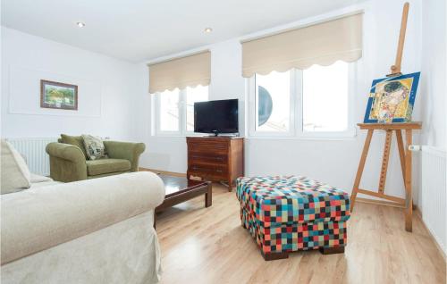 a living room with a couch and a tv at 2 Bedroom Lovely Apartment In Darlowo in Darłowo