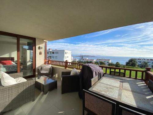 a balcony with a view of the ocean at Departamento Puerto Velero in Tongoy