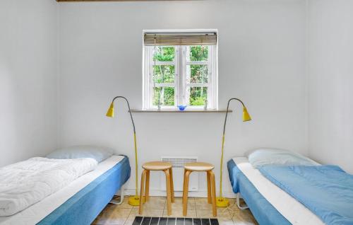 Ένα ή περισσότερα κρεβάτια σε δωμάτιο στο 3 Bedroom Nice Home In Læsø