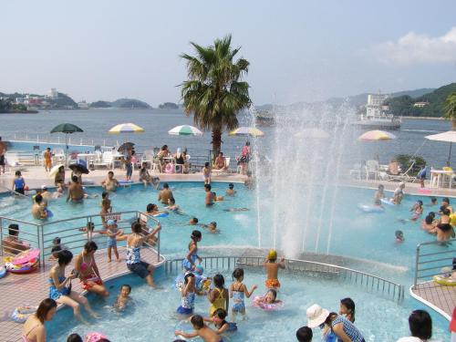 Bazén v ubytování Toba Seaside Hotel nebo v jeho okolí