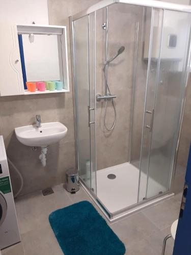 Apartments with parking space Supetar, Brac - 23372