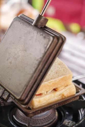 a sandwich in a container on a grill at NORTH GLAMPER 富良野 in Kami-furano