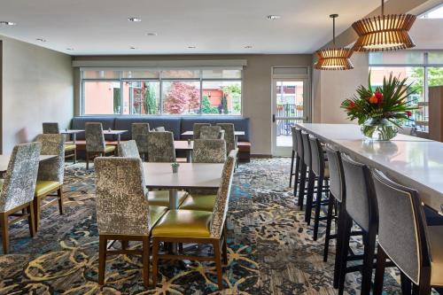 a dining room with a long table and chairs at Residence Inn Atlanta Perimeter Center Dunwoody in Atlanta