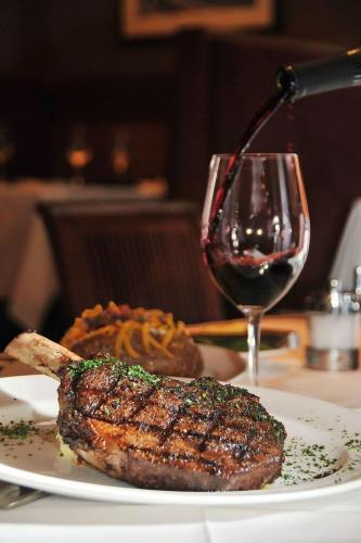 Bebidas en City View at MAKATI Prime Luxury