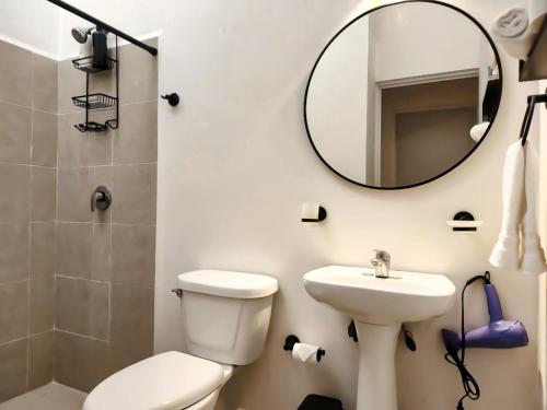 Ένα μπάνιο στο El Faro 2bed 1 bath gated neighborhood with pool